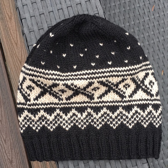 Hand Knit Nordic Hat/Toque - Picture 3 of 4